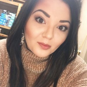 Meet your Posher, Kayla